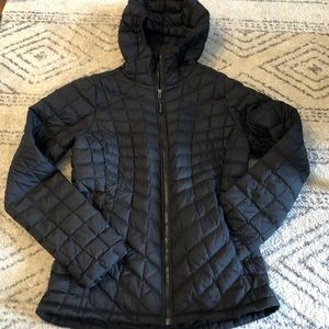 North Face Women’s Puffer Jacket with Hood Medium